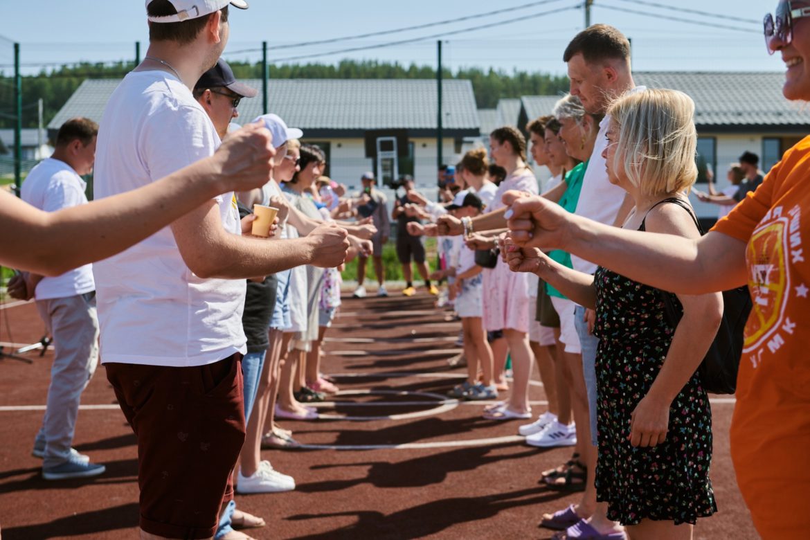 Весело отметили второй День рождения поселка!